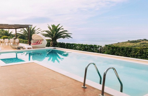 Skiathos Villa | Comfortable And Chic Garden With A Well Maintained Garden