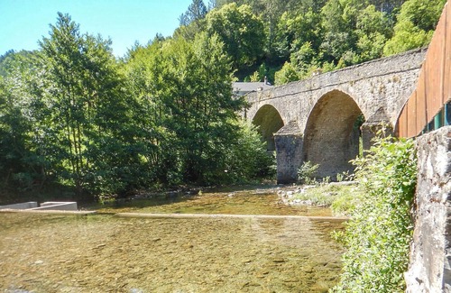 Treves House | Comfortable and compact mobile home near the river Le Trèvezel.