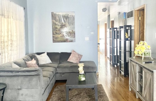 Blue Island Apartment | Comfortable and Cozy 3 bedroom