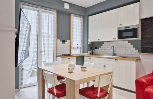 Barriera di Milano Apartment | Comfortable and cozy apartment full of design details that can accommodate up to 6 people! Located at Porta Palazzo area, a multi-ethnic neighborhood and set of the oldest flea market in Italy, the historic Balon on Saturday morning. Torino-Dora train st