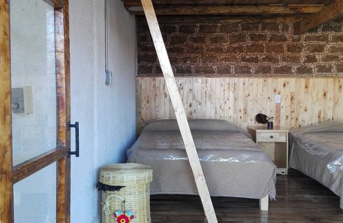 Jocotitlan Hotel | Comfortable and cozy Eucalyptus bedroom 30 min. of Toluca for Holidays.