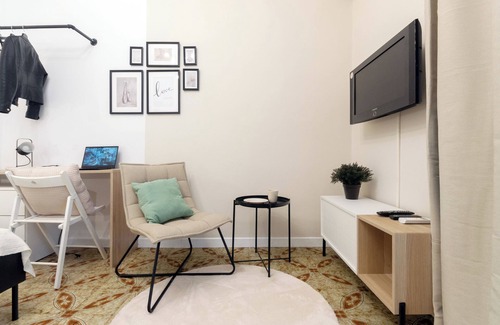Turro Apartment | Comfortable and functional studio apartment above the Turro subway