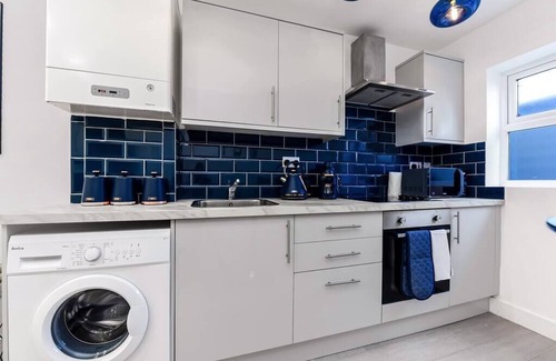 Tottenham Apartment | Comfortable and Stylish 1 BR flat - Sleeps 2