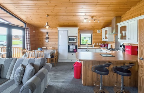 Newton Stewart Ski Chalet | Comfortable and spacious lodge with two doubles and one with bunks.