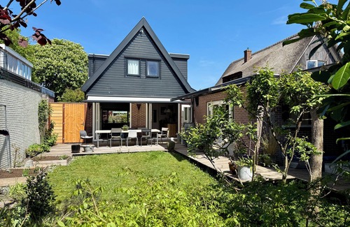 Bergen House | Comfortable and modern family home with beautiful garden and good location!