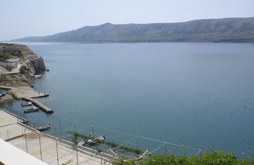 Zubovici Apartment | Comfortable and spacious apartment near beach Zubovići, Pag (A-4065-a)
