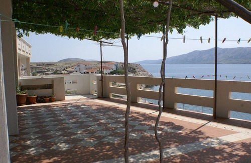 Zubovici Apartment | Comfortable and spacious apartment near beach Zubovići, Pag (A-4065-a)