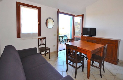 Porto San Paolo House | COMFORTABLE APARTMENT WITH VERANDA 500 METERS FROM THE BEACH 50 METERS FROM THE SERVICES