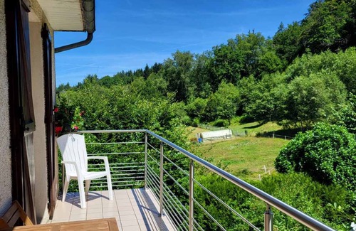 Treignac Apartment | Comfortable apartment in a haven of greenery.