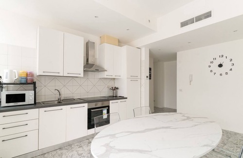 Navigli Apartment | Comfortable apartment of about 85 square meters, ideal for 4 people, located on the first floor of a building with a lift (NOT suitable for disabled people - there are some steps at the entrance).The property is located in a strategic area, full of servi