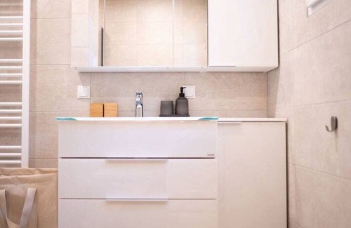 Oberdobling Apartment | Comfortable Apt for Families - 5 mins from The Vienna Center Austria