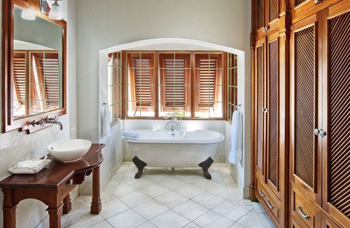 Fitts Village House | Comfortable Beachfront Home - La Paloma (3 bed)