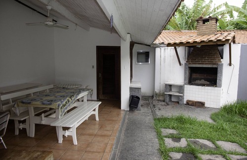 Praia de Barequecaba House | Comfortable beach house with pool, terrace, barbecue, 300m from the beach