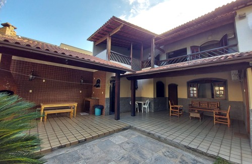 Camboinhas House | Comfortable beach house, large balcony with barbecue near the beach