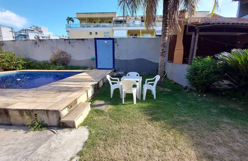 Camboinhas House | Comfortable beach house, large balcony with barbecue near the beach