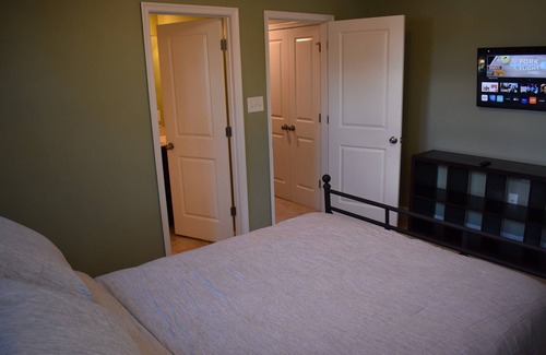 Mosby House | Comfortable, Beautiful Townhome in quaint neighborhood w/patio deck