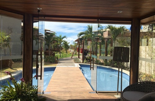 Itacimirim House | Comfortable bungalow, north coast, on the beach in a luxury condominium