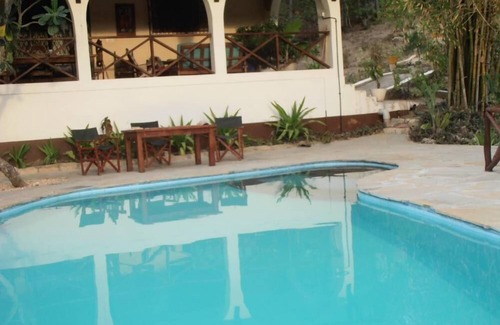 Kilifi House | Comfortable bungalow, private swimming pool,excellent cook,near the beach,canoing,boat trips,fishing, situated in a lush tropical garden,Eco-friendly environment,