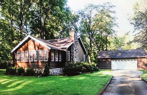 Michiana Shores Cabin | Comfortable Cabin in Woods Near Lake - 3br, 2ba, Modern Kitchen, Huge Yard, Nice