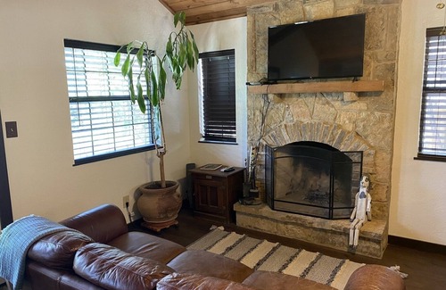 Wimberley Cabin | Comfortable Cabin with Private Pool and Hot Tub