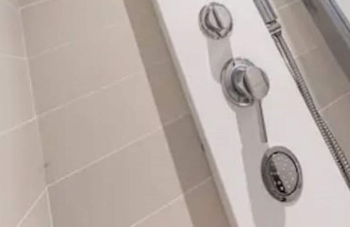 St. Andrew's Apartment | Comfortable central 2BR just off St Julians + WIFI