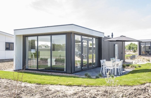 Municipality of Hellevoetsluis Ski Chalet | Comfortable chalet 4.5km from Rockanje