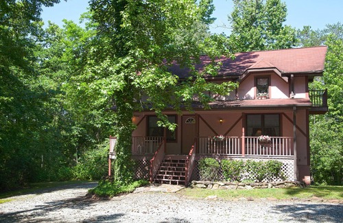 Columbus House | Comfortable Chalet Near TIEC - Full Amenities & Pets