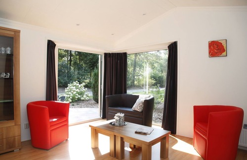 Hooghalen Ski Chalet | Comfortable chalet with dishwasher, in a nature reserve