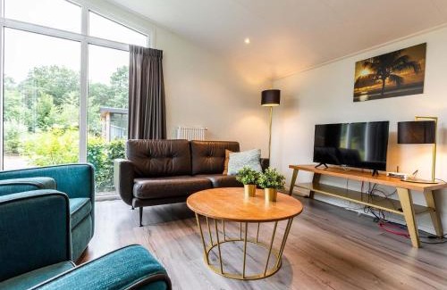 Ede Ski Chalet | Comfortable chalet with dishwasher within De Veluwe