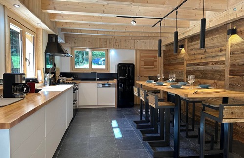 Samoens Ski Chalet | Comfortable chalet with fireplace and terrace in Samoëns