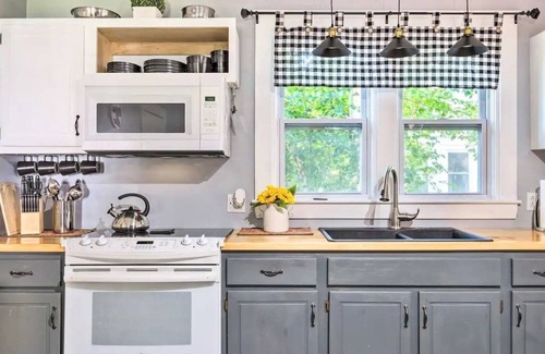 Bingham House | Comfortable, Charming Home Near Outdoor Adventure. Pet Friendly!