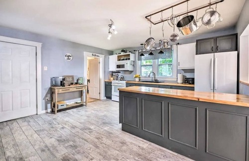 Bingham House | Comfortable, Charming Home Near Outdoor Adventure. Pet Friendly!