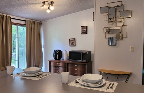 Princeton House | Comfortable Charming Ranch Getaway 4BR 3BA