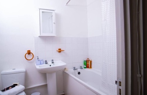 Haselbury Apartment | Comfortable, clean, homely apartment near Tottenham Stadium and local amenities