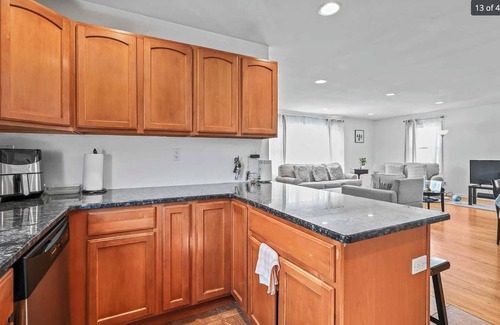 Forest Hill Apartment | Comfortable, clean & spacious apartment: Free Parking, WiFi, AC, 30 mins to NY