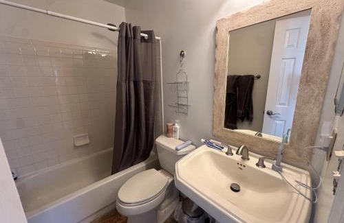 Suitland House | Comfortable, Convenient Room near DC