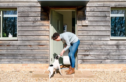 Ely Cottage | Comfortable & Cosy Dog Friendly Cottage close to Historic Ely