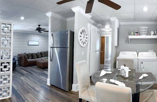 Statesboro House | Comfortable Cottage on the Blue Mile - Close to GSU!