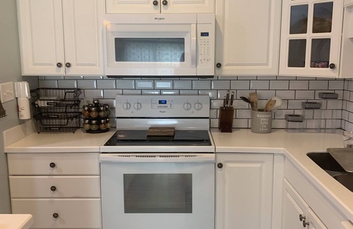 Emerald Isle Condo | Comfortable & Cozy Ocean View & Sound View Condo. Enjoy Island Life! 😎