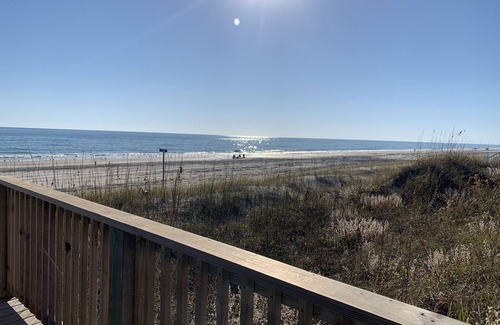 Emerald Isle Condo | Comfortable & Cozy Ocean View & Sound View Condo. Enjoy Island Life! 😎