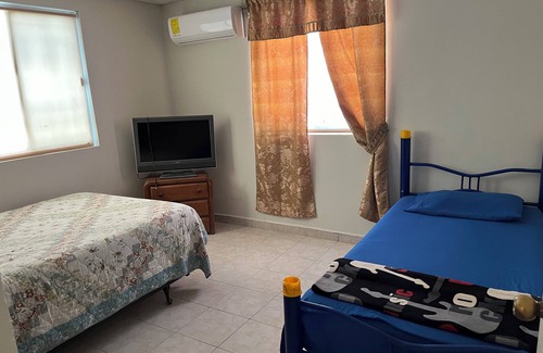Escobedo House | Comfortable entire house 2-BD in the Industrial city ofApodaca with AC,WiFi