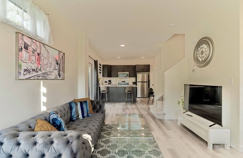 North Central Edmonton House | Comfortable entire townhouse in downtown Edmonton.