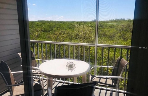 Whitney Beach Condo | Comfortable family-friendly condo close to everything on Anna Maria.