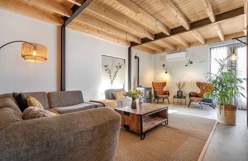Veessen House | Comfortable farmhouse lodge for 8 people with a living kitchen and a pellet fireplace