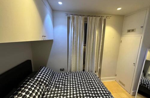 St. Helen's Apartment | Comfortable flat near Portobello Rd
