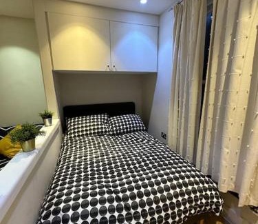 St. Helen's Apartment | Comfortable flat near Portobello Rd