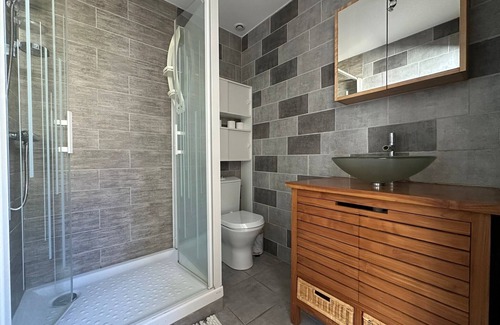 Les Sables d'Olonne Ski Chalet | Comfortable Holiday Home for 4 Guests – Les Sables-d’Olonne