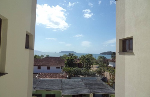 Maranduba Apartment | Comfortable furnished apartment and sea view with a distance of 100 m to the beach