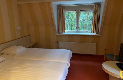 Municipality of Zeist Hotel | Comfortable Getaway with On-site Dining, Free Parking, and a Quiet Escape