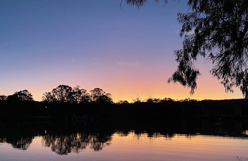 Paisley House | Comfortable holiday home directly across the road from the Murray